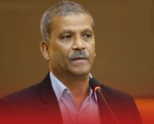 গাইবান্ধায় লঙ্কাকাণ্ড: আসিফ নজরুলকে জুতা প্রদর্শন, ‘ভুয়া’ স্লোগানে পণ্ড সভা